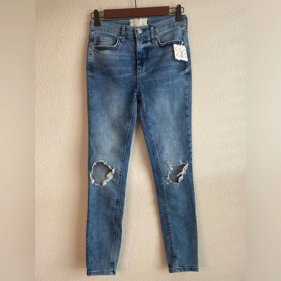 Free People Busted Knee Distressed Dark Wash Women’s Skinny Jeans size 26 NWT - Picture 2 of 9